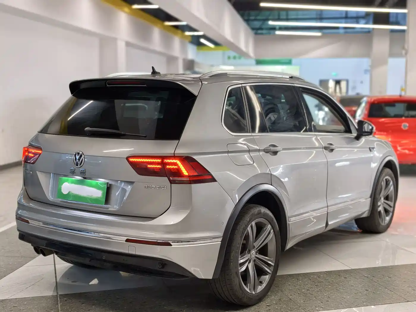 VOLKSWAGEN TIGUAN