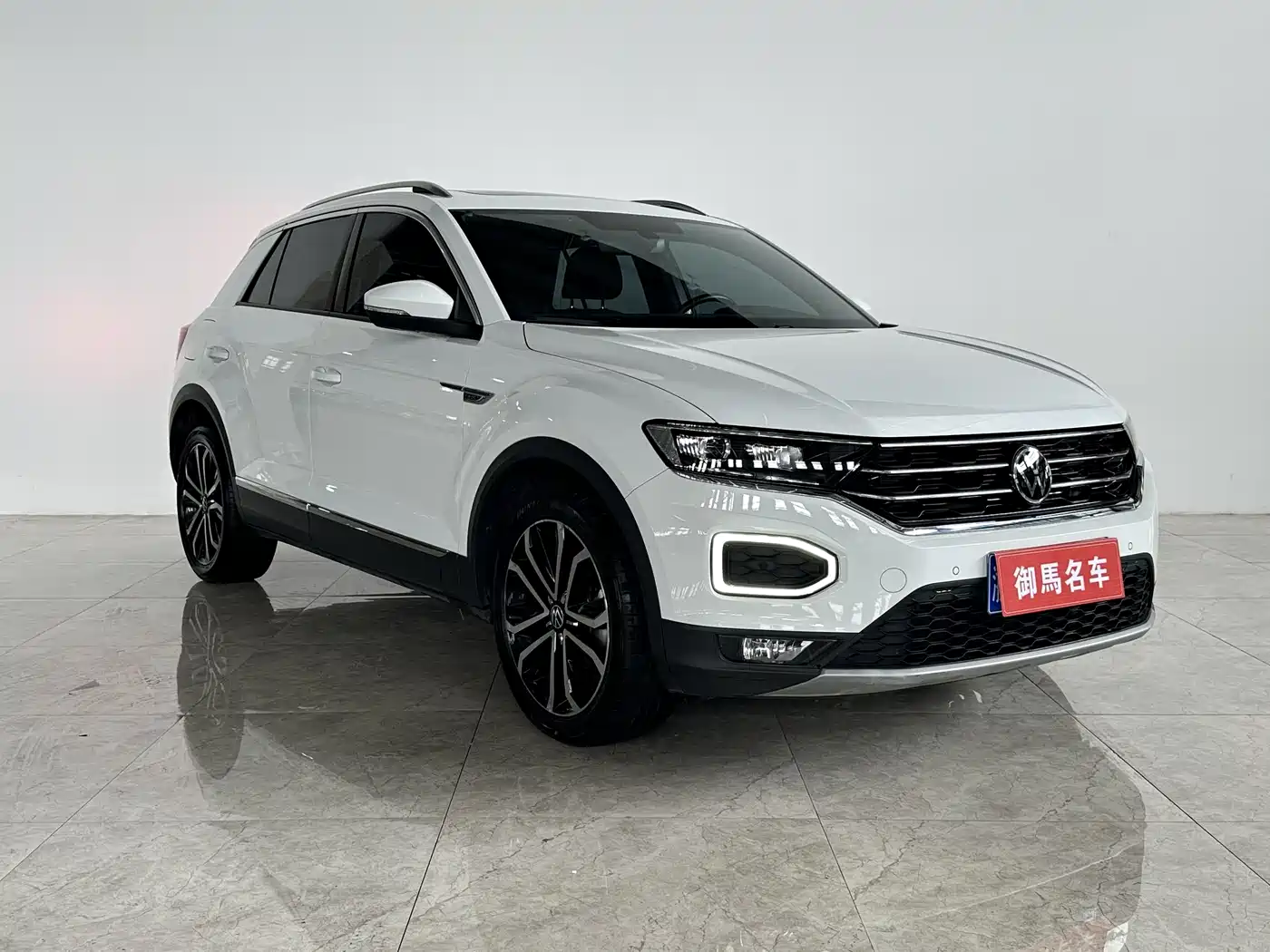 Volkswagen T-ROC 2021 Facelift 280TSI DSG 4WD Luxury Smart Connect Edition фото 3