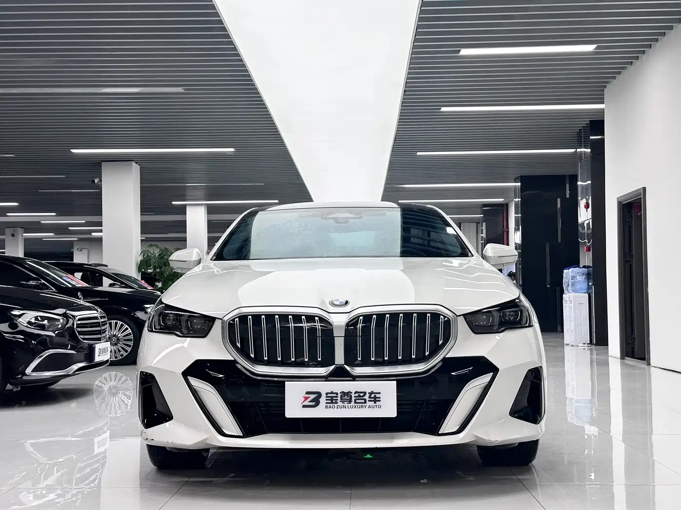 BMW 5 Series 2024 530Li Leading M Sport Package фото 2