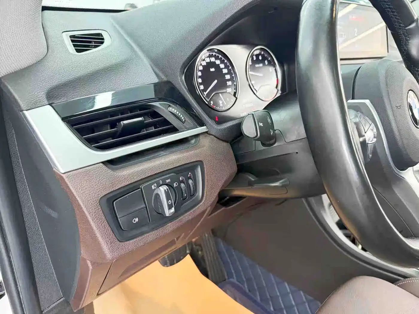 BMW X1 2022 sDrive25Li Leading фото 10