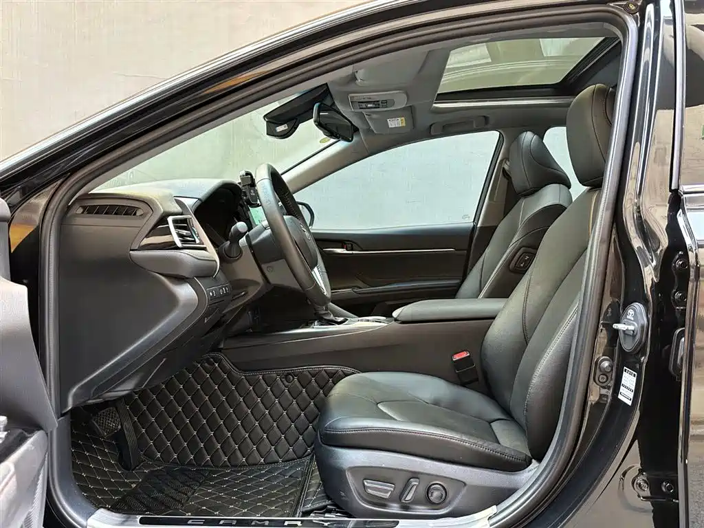 Toyota Camry 2021 2.5G Luxury Edition фото 9
