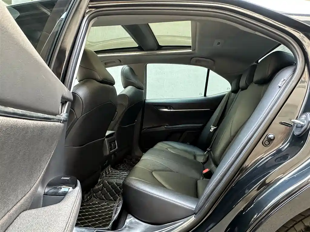 Toyota Camry 2021 2.5G Luxury Edition фото 10