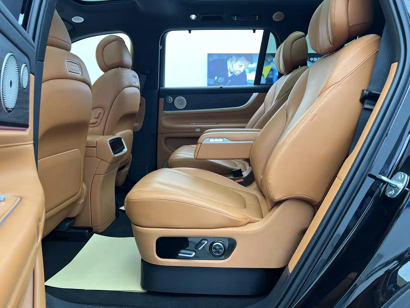 AITO Wenjie AITO M9 2024 Range Extender Max Edition 42kWh 6-seater фото 12