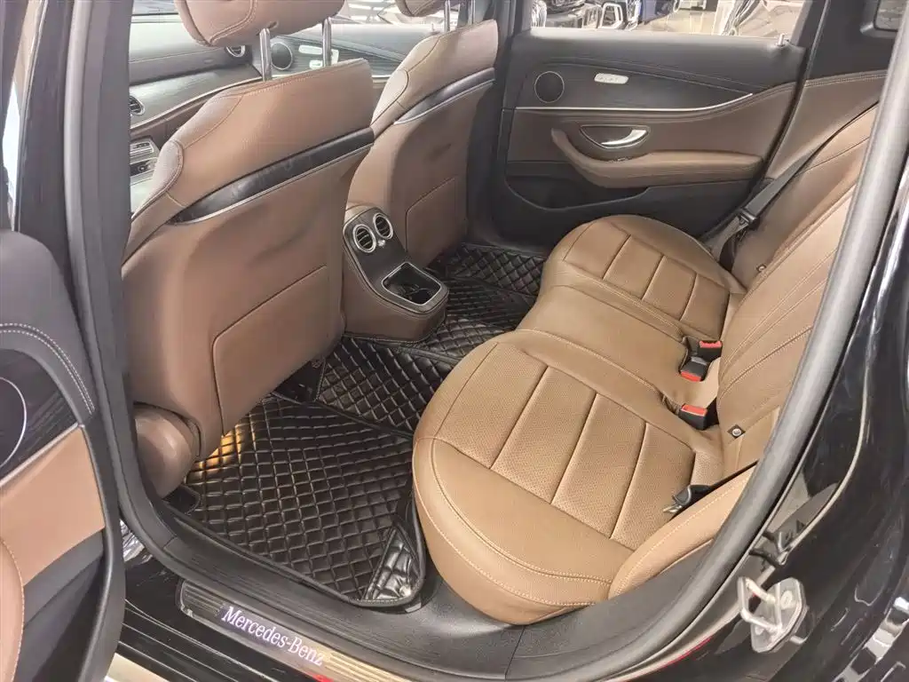 Mercedes-Benz E-Class 2023 E 300 L Sport Fashion фото 15