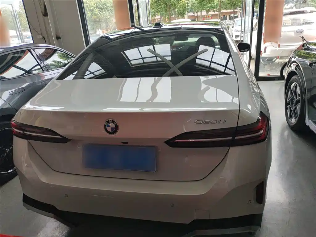 BMW 5 Series 2024 525Li M Sport Package фото 12