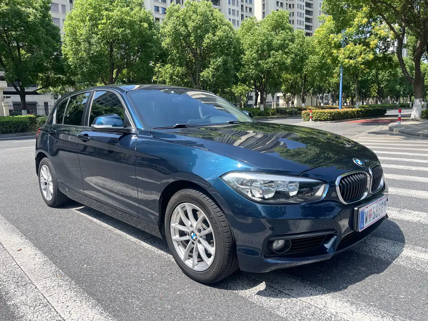 BMW 1 Series (Import) 2015 118i Leading фото 3
