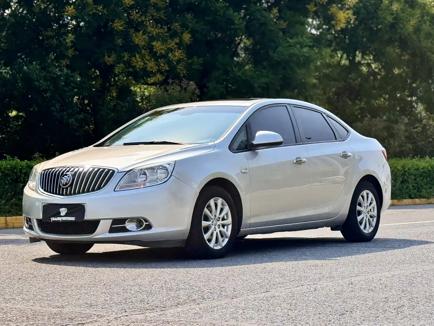 Photo 1 - Buick Excelle