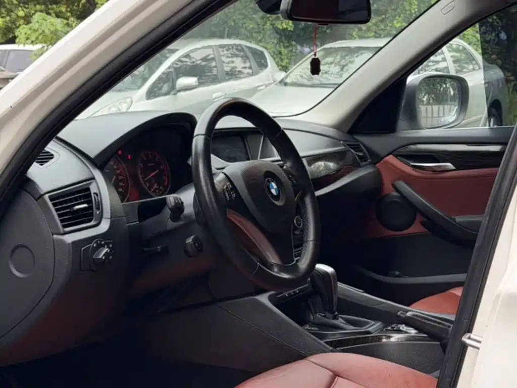 Photo 2 - BMW X1 (Import)
