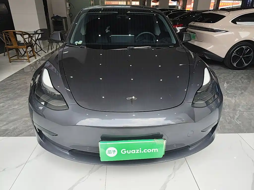 Фото 3 - Tesla Model 3