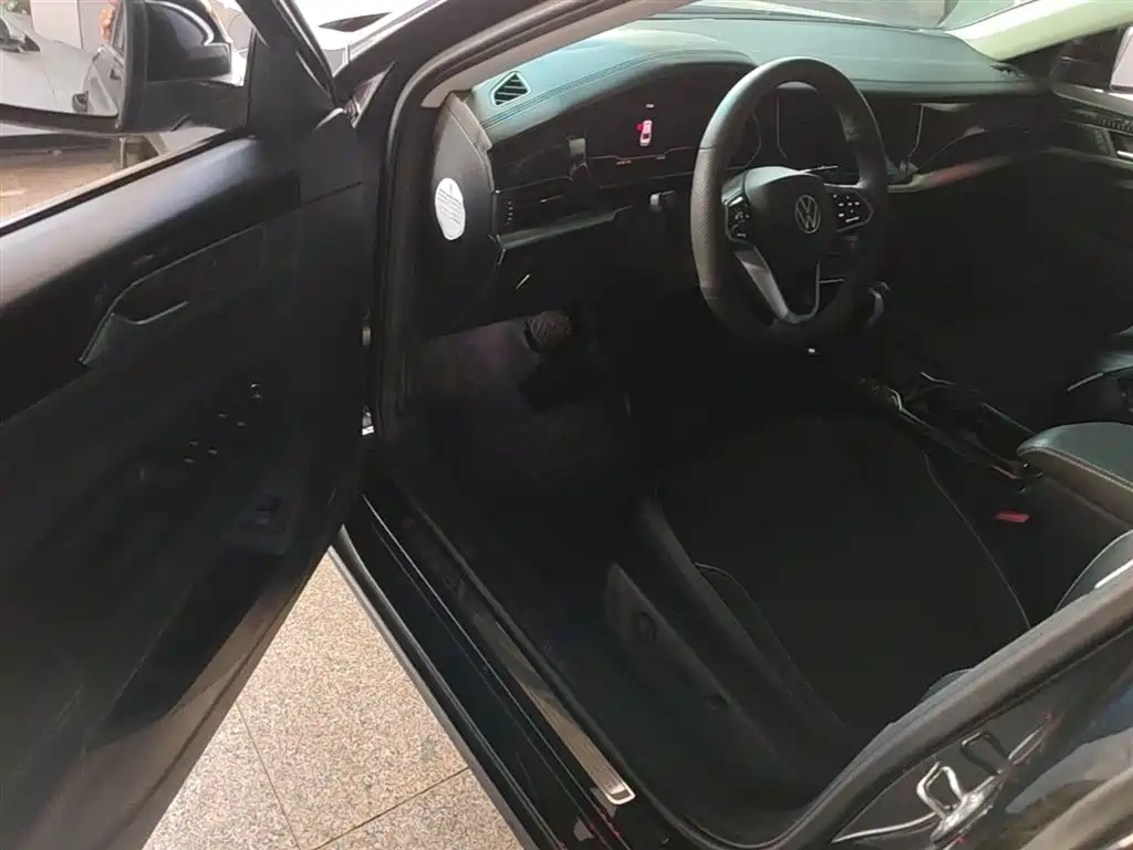 Volkswagen Passat 2024 330TSI Elite Edition фото 12