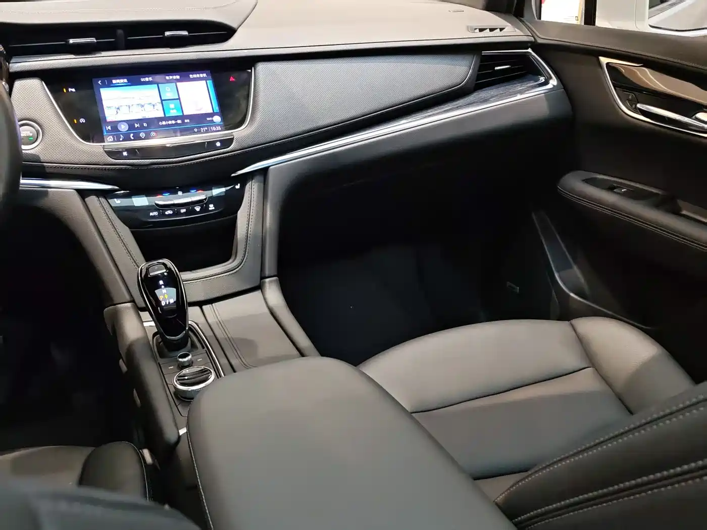 CADILLAC XT5