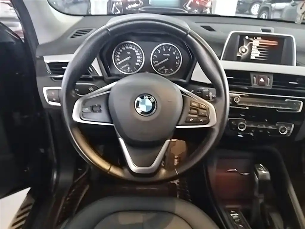 BMW X1 2016 sDrive18Li Premium Model фото 11