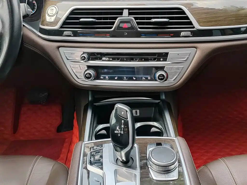 BMW 7 Series 2016 730Li Leading фото 6