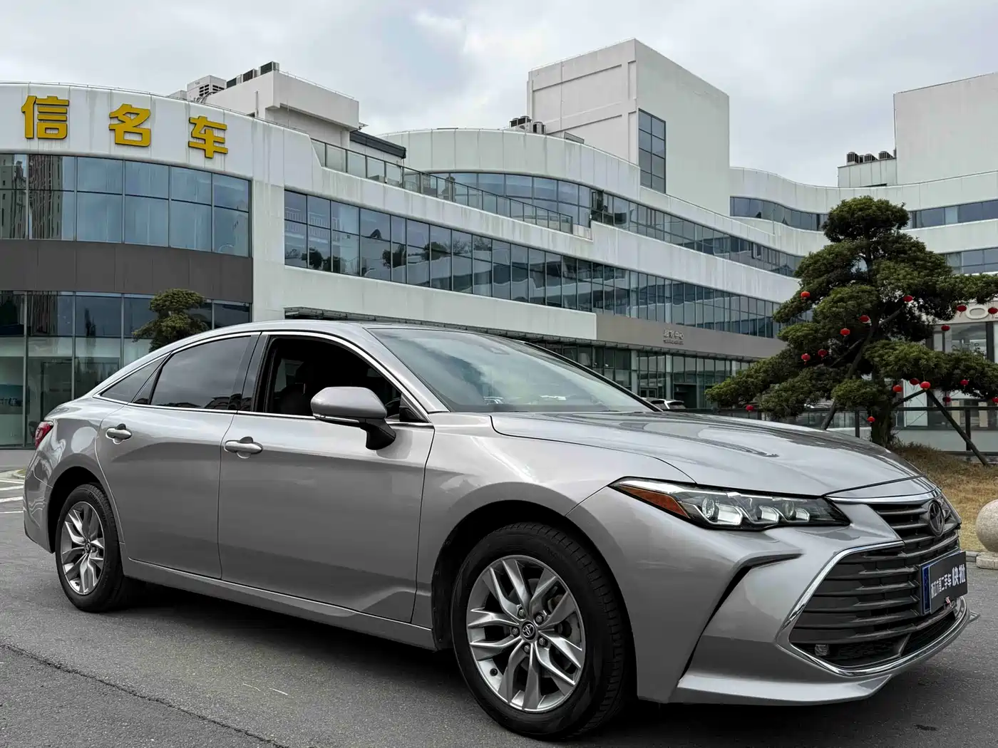 Toyota Avalon 2022 2.0L Progressive Edition фото 3