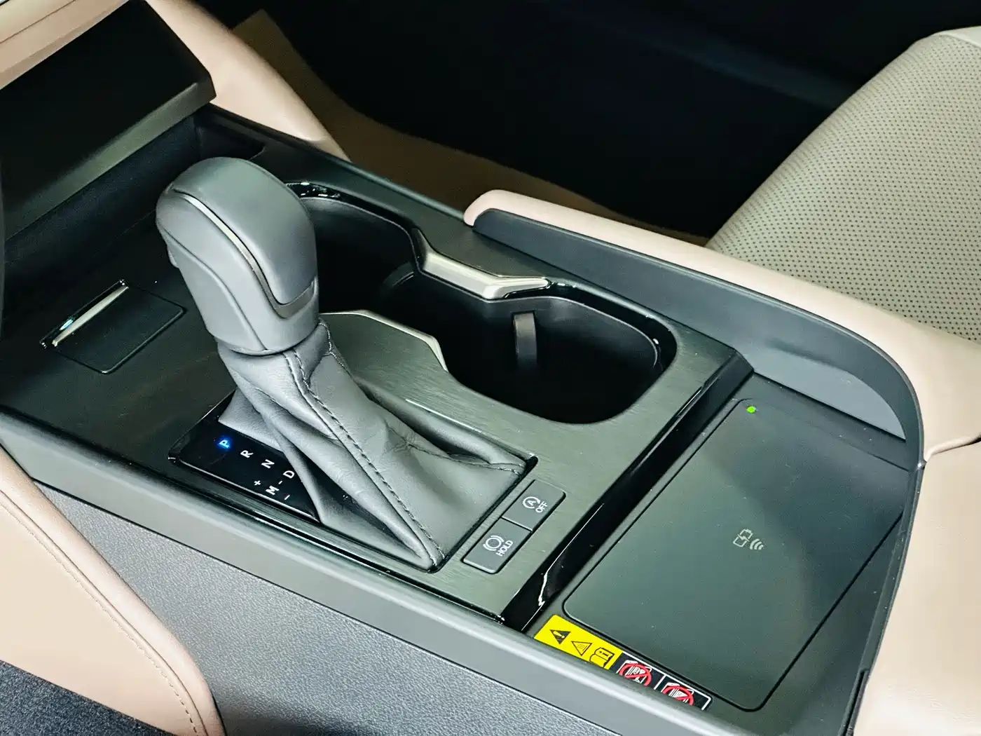 Lexus ES 2025 200 Ultimate Edition фото 17
