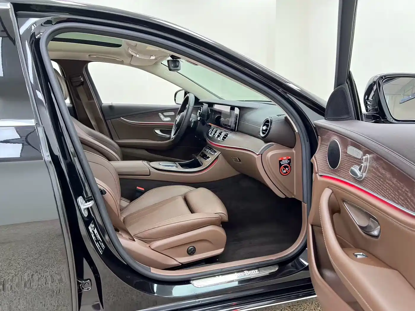 Mercedes-Benz E-Class 2022 E 300 L Fashion фото 33