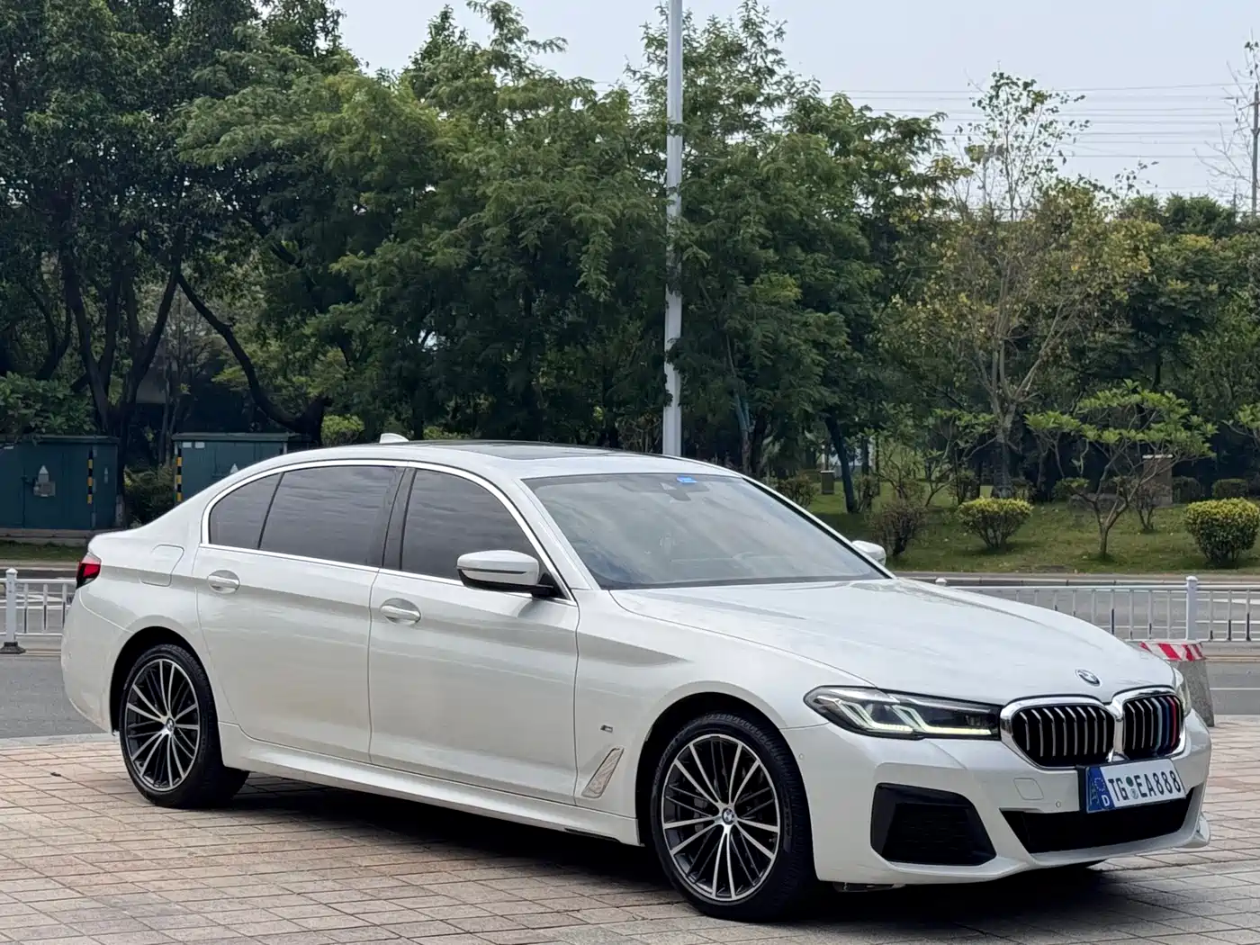 BMW 5 Series 2022 530Li Leading Luxury Package фото 3