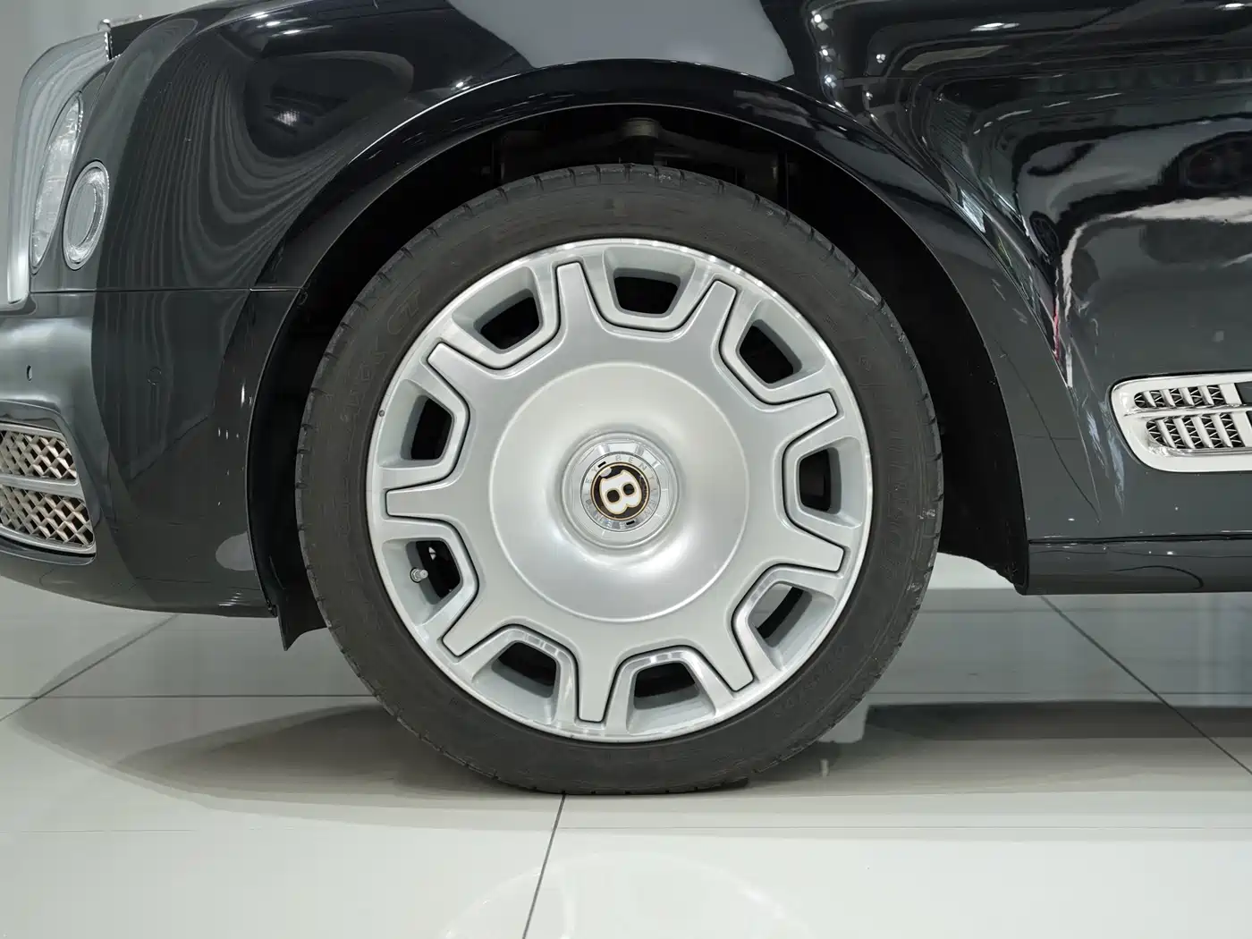 Bentley Mulsanne 2017 6.8T Long Wheelbase фото 14