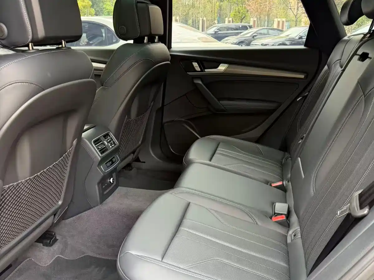 Audi Q5L 2024 Model 40 TFSI Luxury Dynamic фото 5