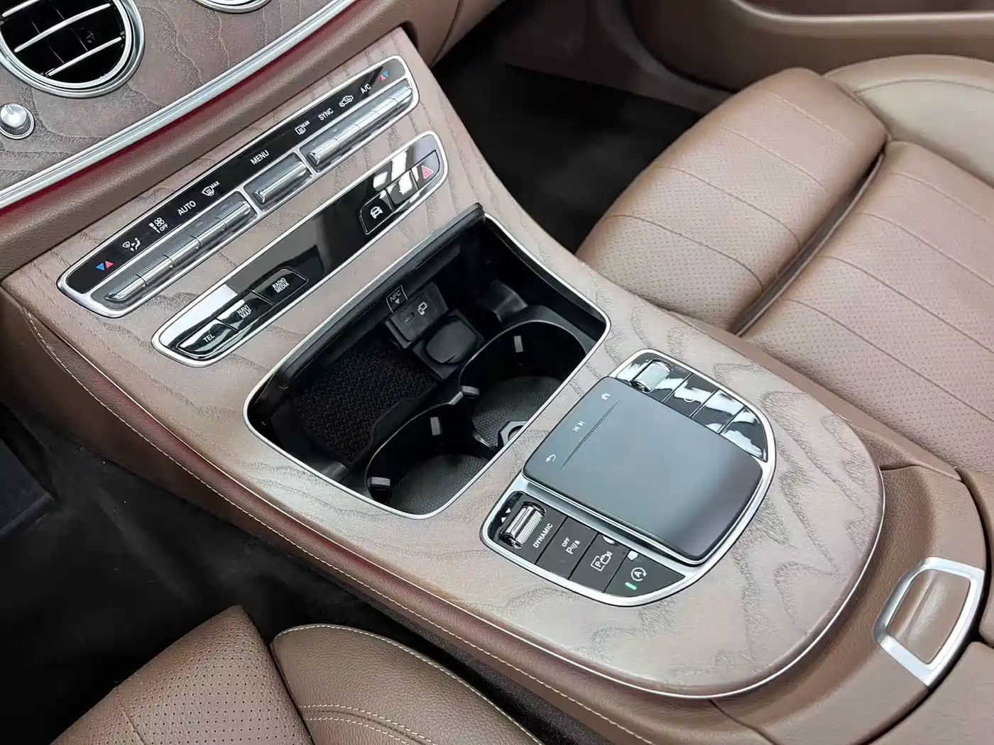 Mercedes-Benz E-Class 2022 E 300 L Fashion фото 30
