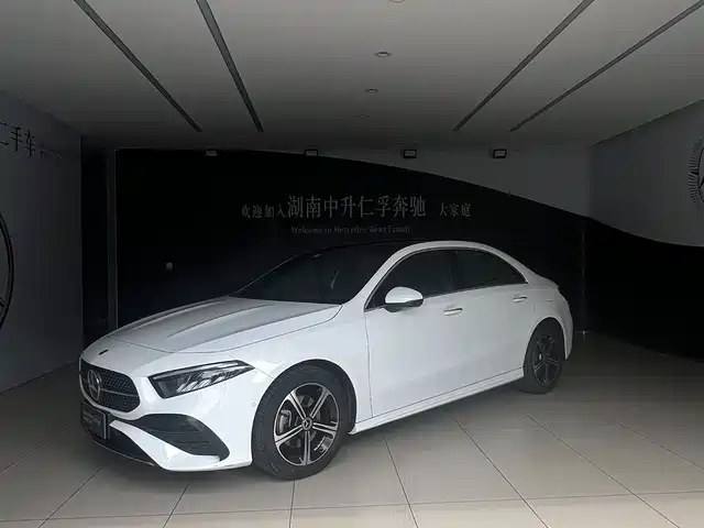 Mercedes-Benz A-Class 2023 A 200 L Fashion — фото 1