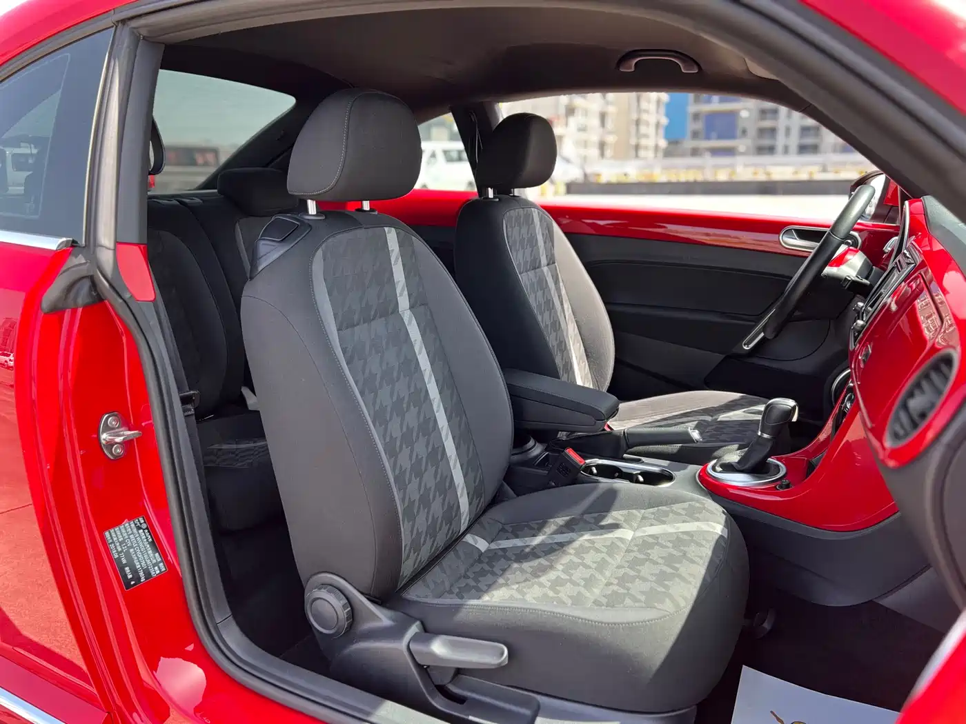 Volkswagen Beetle 2018 180TSI Easy Joy Edition фото 20
