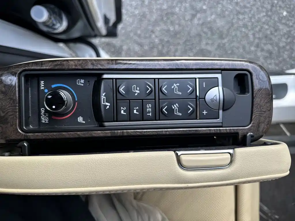 Фото 11 - Toyota Vellfire