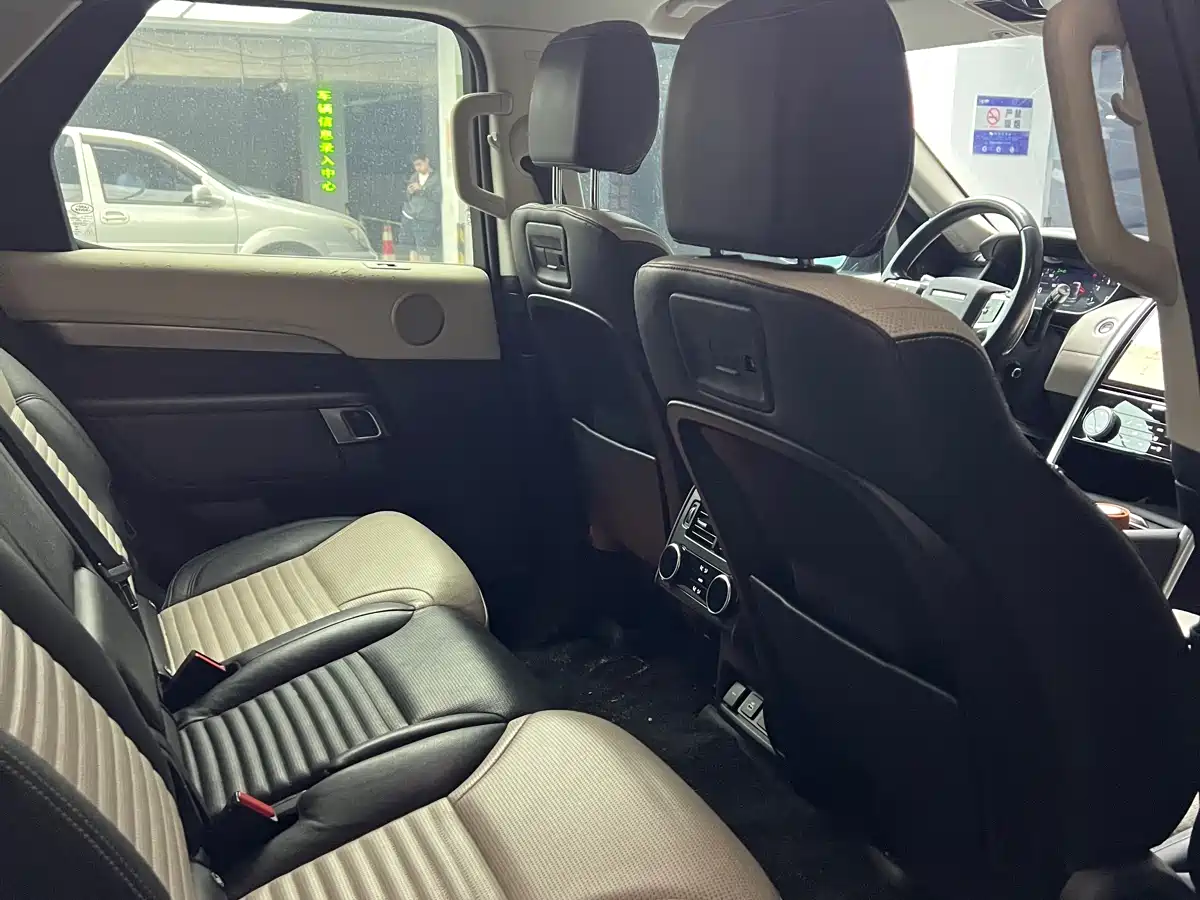 Land Rover Discovery 2021 360PS R-Dynamic S фото 4