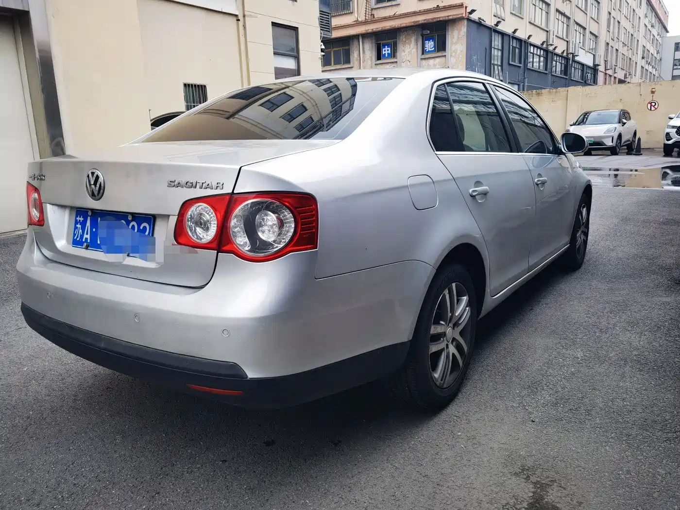 Volkswagen Sagitar 2009 1.6L Automatic Comfort фото 9
