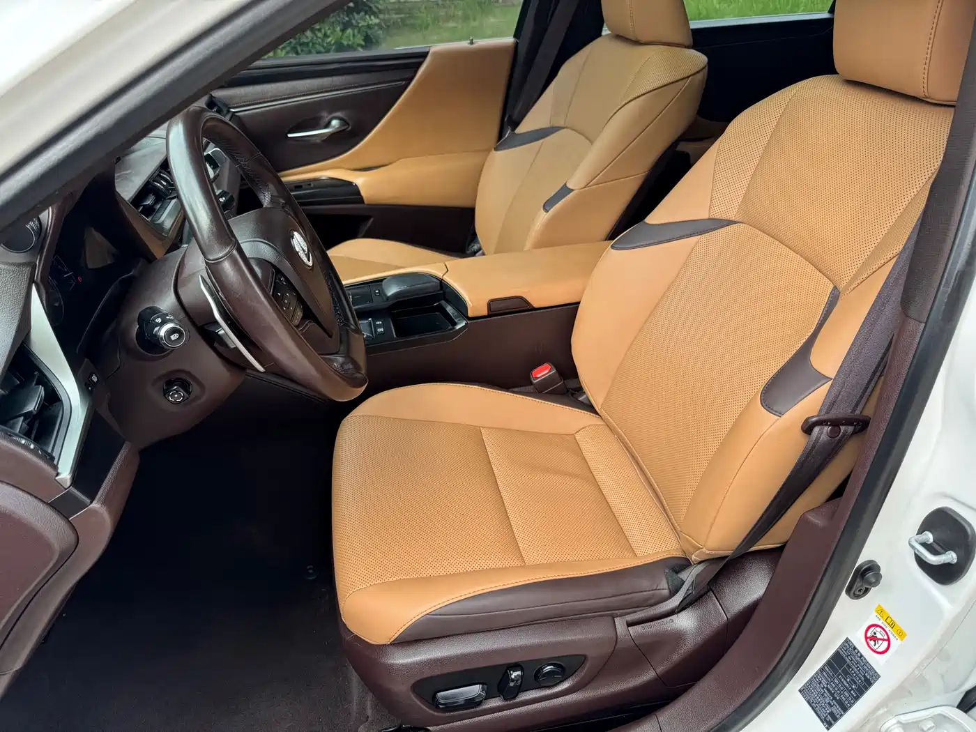 Фото 7 - Lexus ES