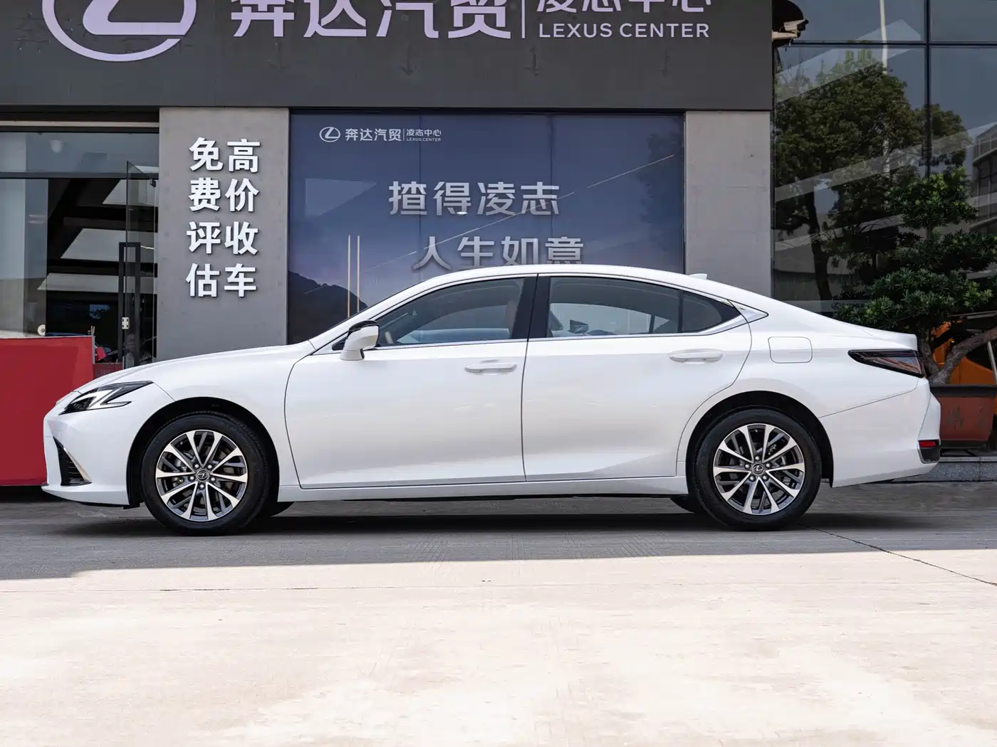 Lexus ES 2025 200 Ultimate Edition фото 4