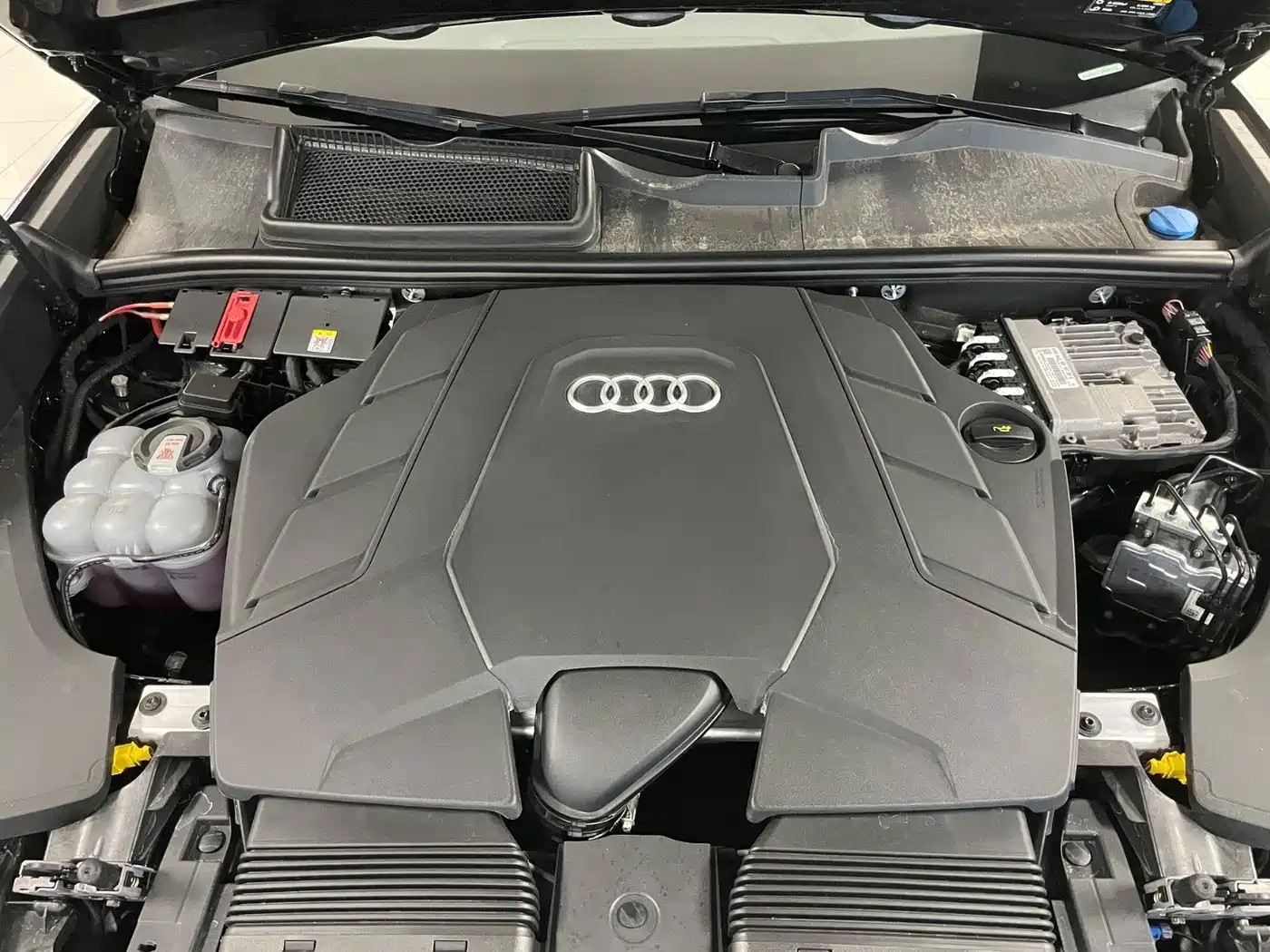 Audi Q8 2024 2023 55 TFSI Luxury Sport