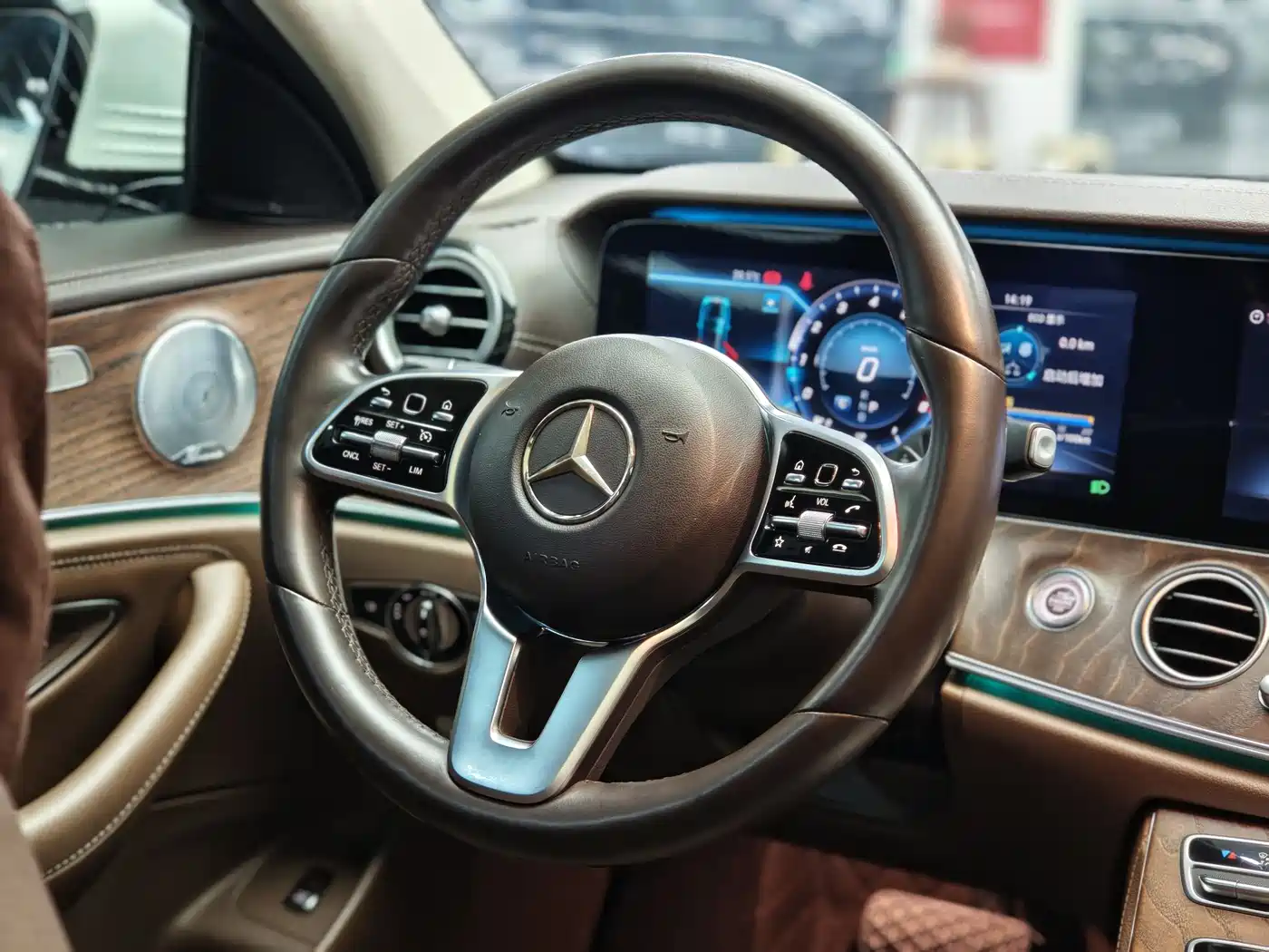 Mercedes-Benz E-Class 2019 E 300 L Fashion фото 11
