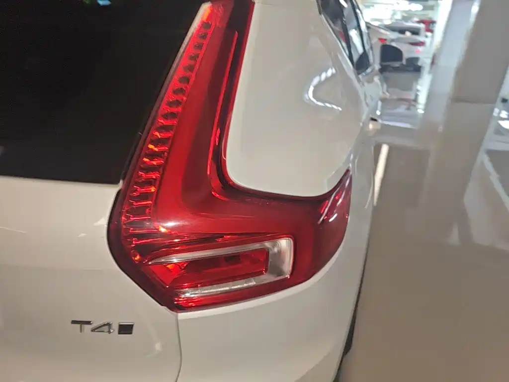Volvo XC40 2021 2021 T4 AWD Smart Luxury Edition