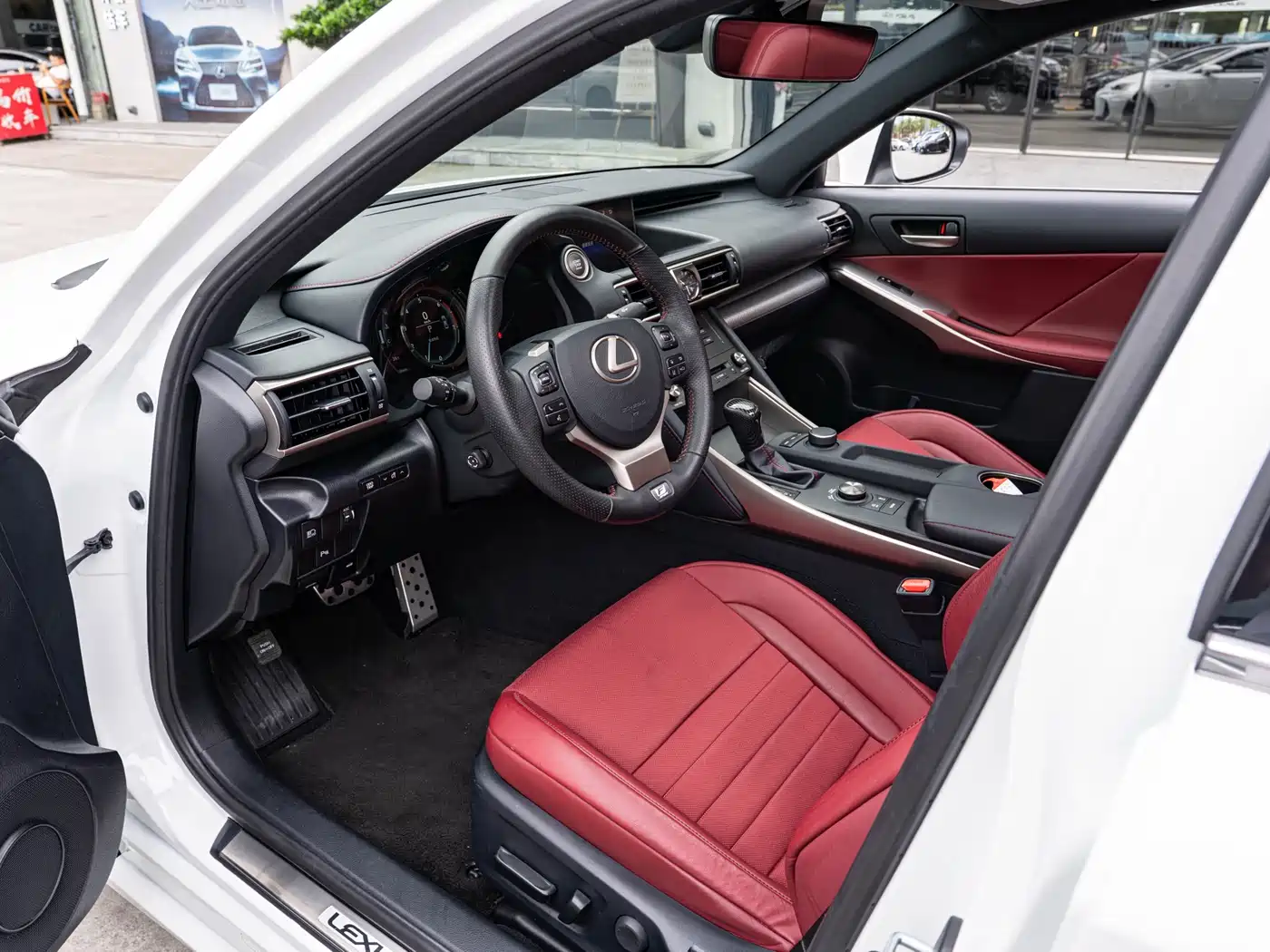Lexus IS 2017 300 F SPORT фото 9