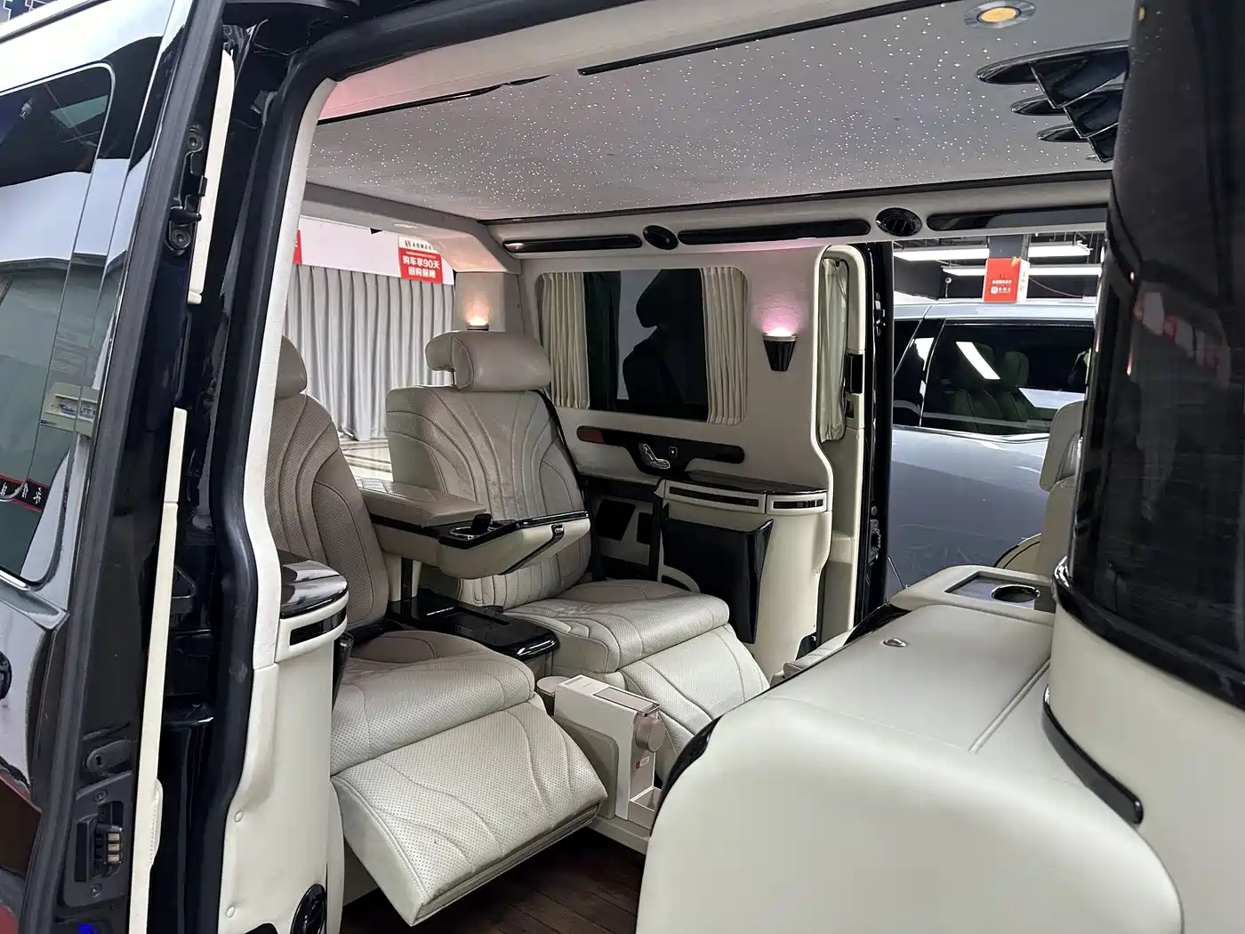 Volkswagen Multivan 2019 2.0TSI 4WD Premium 7-seater фото 16