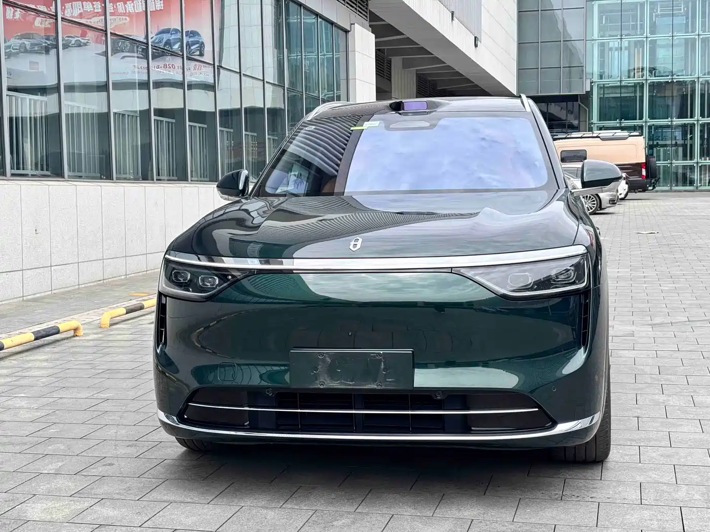 AITO Wenjie AITO M8 2025 Extended Range Ultra 53.4kWh 6-Seater фото 2