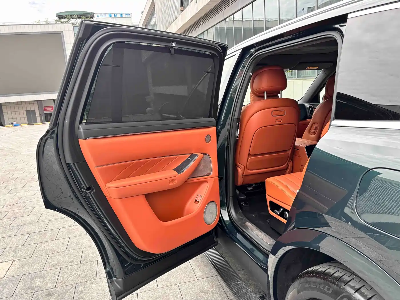 AITO Wenjie AITO M8 2025 Extended Range Ultra 53.4kWh 6-Seater фото 12