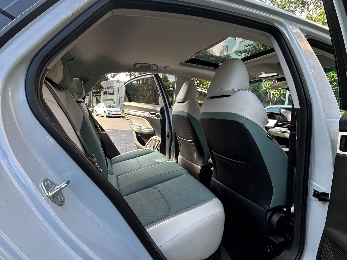 Geely Emgrand L HiP 2022 2022 1.5TD-DHT Pro 100KM Super Rui