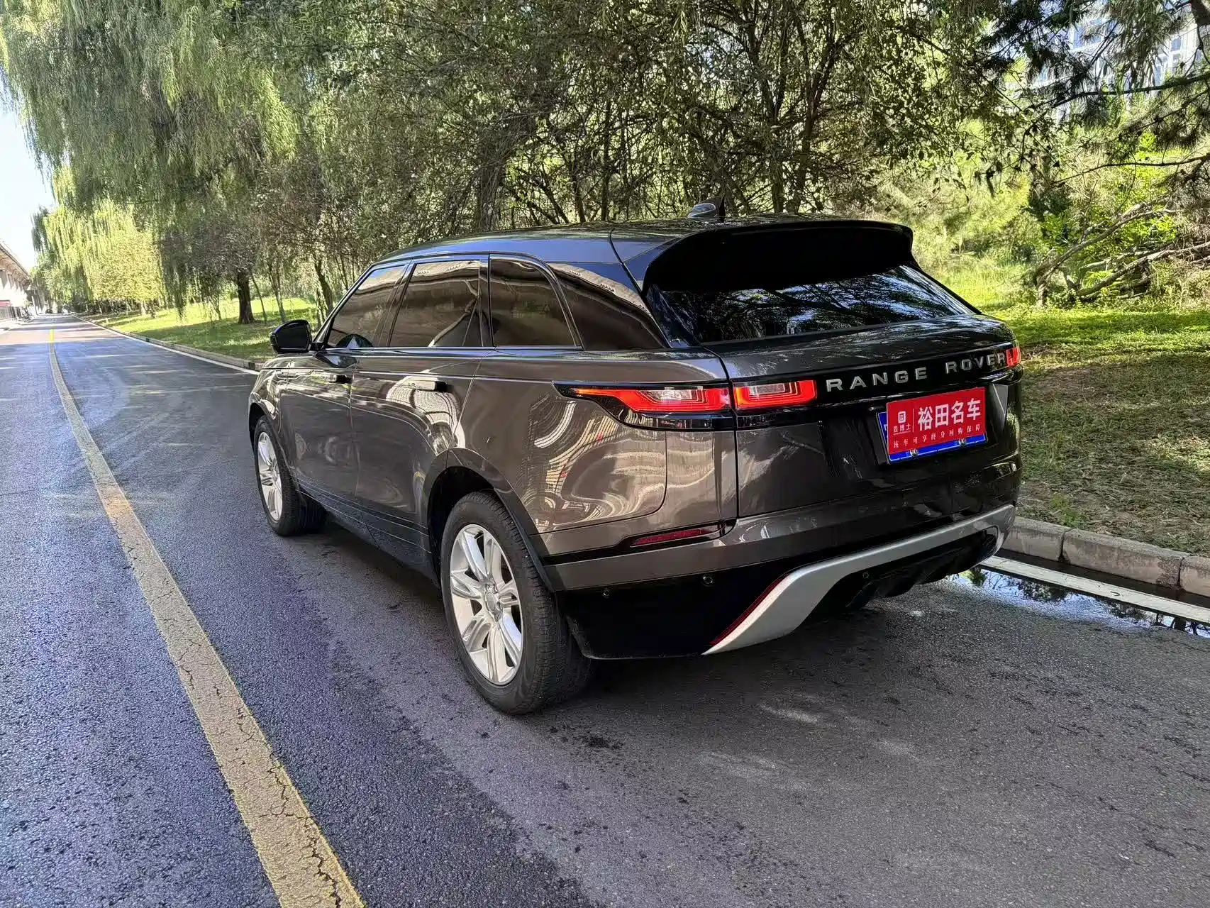 Фото 3 - Land Rover Range Rover Velar