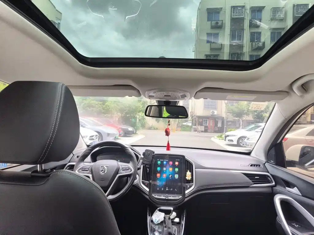 Baojun 530 2021 2020 1.5T CVT Premium Connect 7-seater