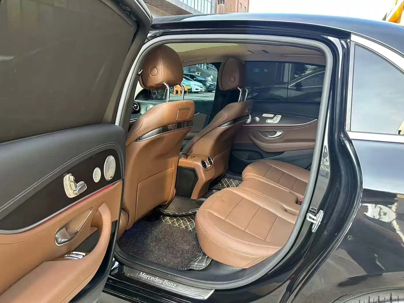 Mercedes-Benz E-Class 2020 E 300 L Sport Luxury Model фото 5