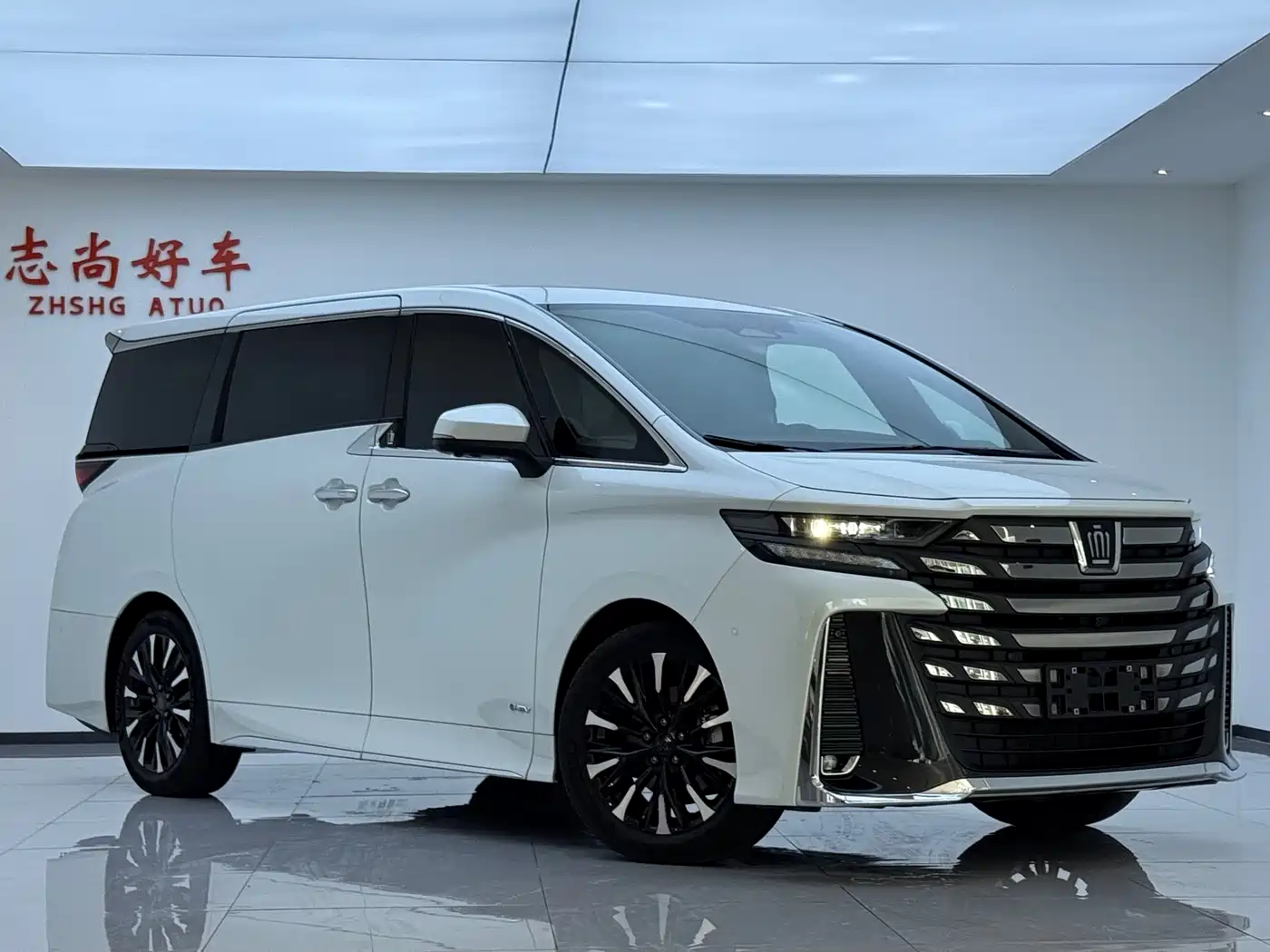 Toyota Vellfire 2024 Crown Hybrid 2.5L Premium Edition фото 3