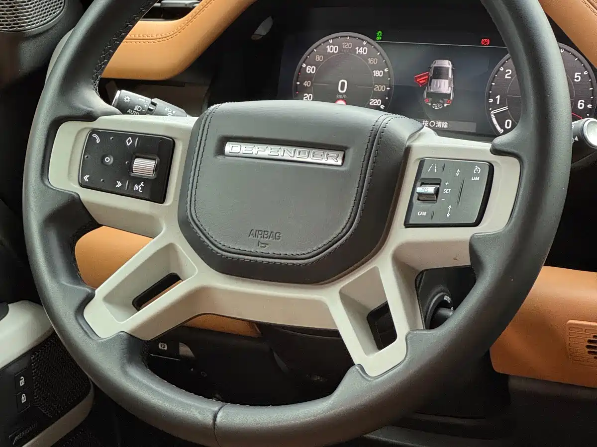 Photo 14 - Land Rover Defender