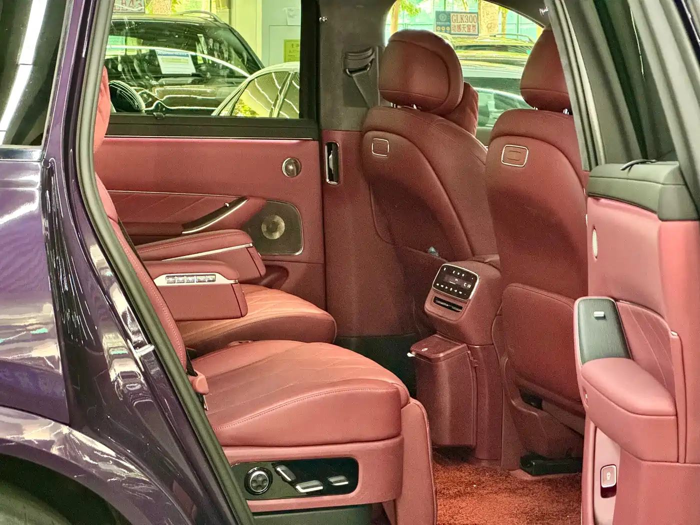 AITO Wenjie AITO M8 2025 Model Extended Range Max+ Edition 53.4kWh 6-Seater фото 5
