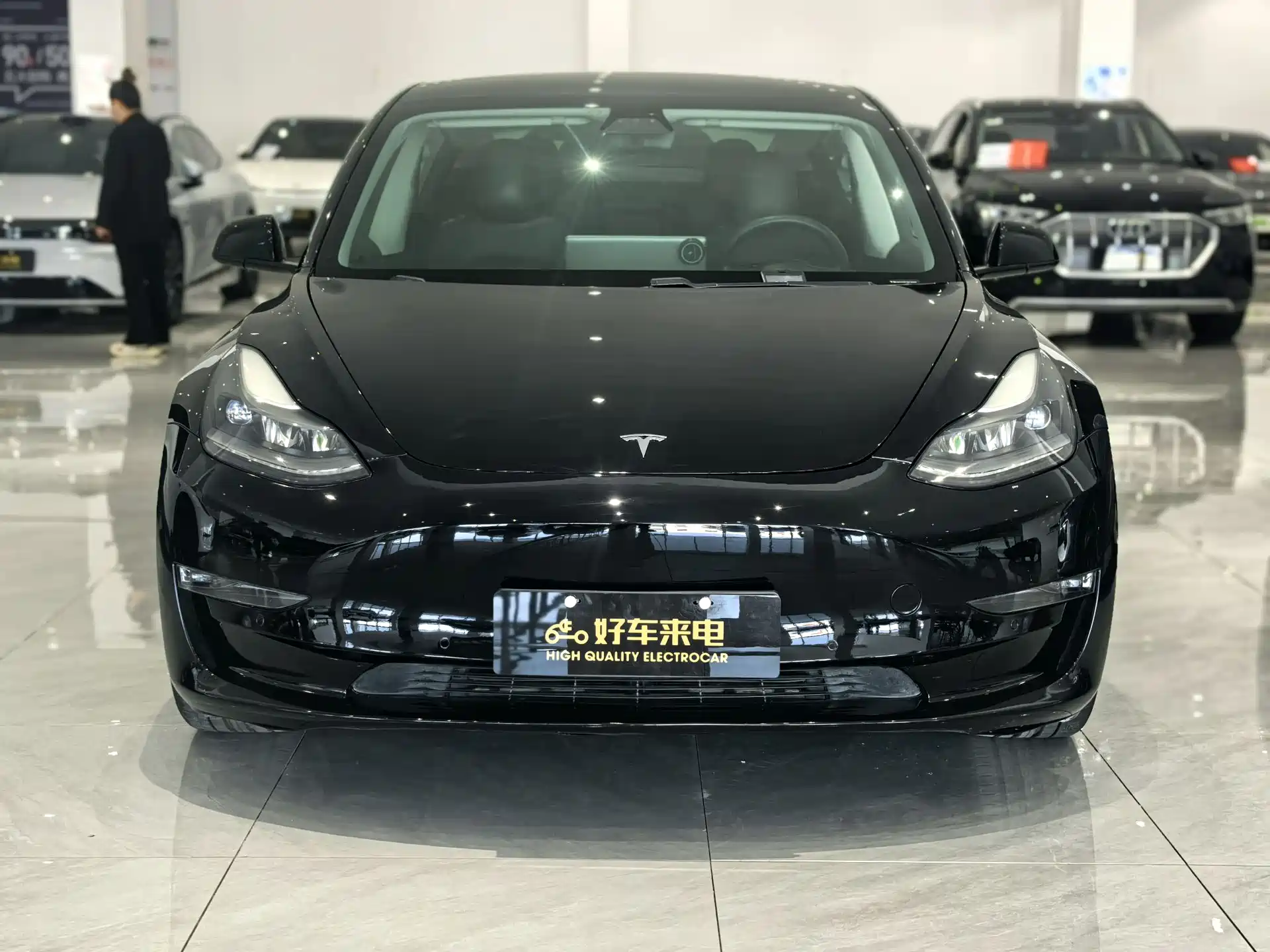 Фото 2 - Tesla Model 3