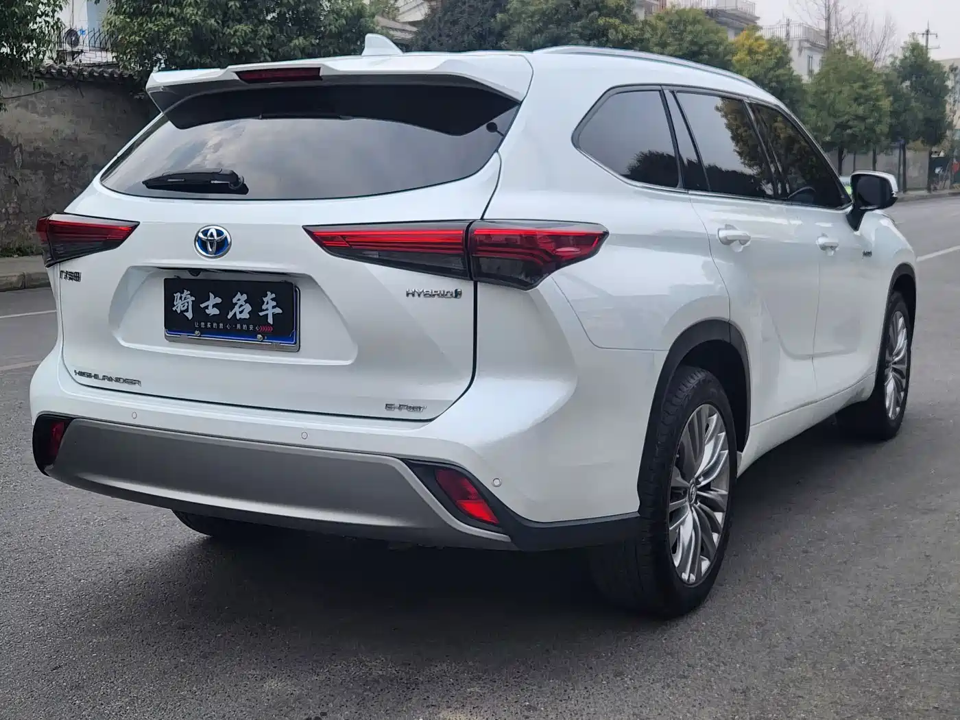 Toyota Highlander 2023 2.5L Smart Hybrid Dual Engine AWD Premium 7-Seater фото 7