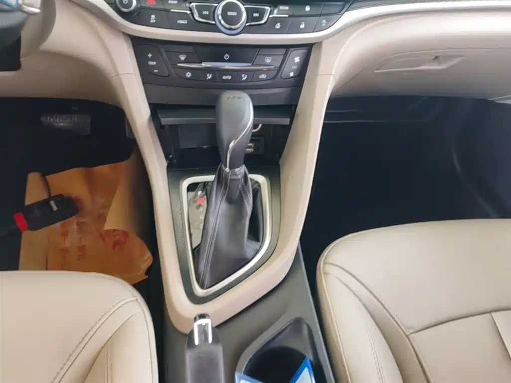 Buick Excelle 2019 15T DCT Connected Elite Type China VI фото 14