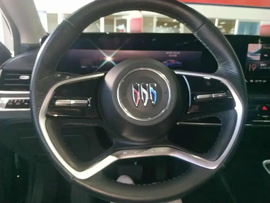 Photo 7 - Buick LaCrosse