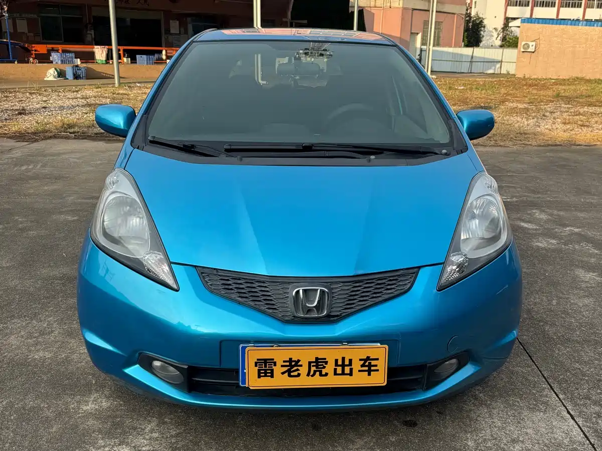 Photo 2 - Honda Fit